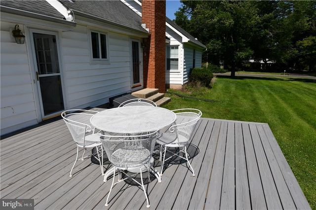 26 MORNINGSIDE DR, Pennington, NJ 08534