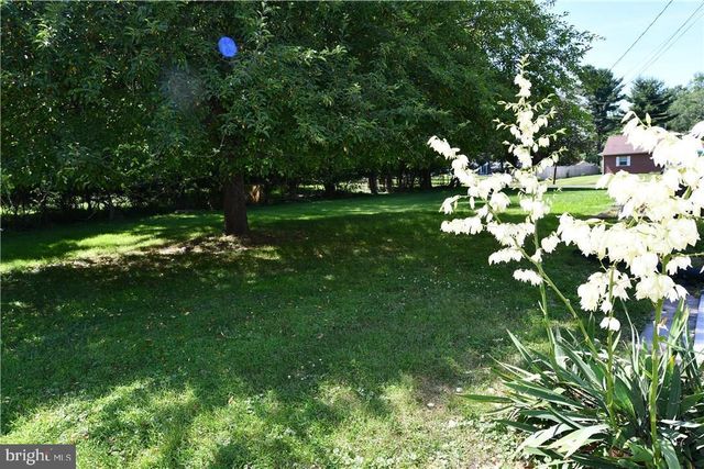 26 MORNINGSIDE DR, Pennington, NJ 08534