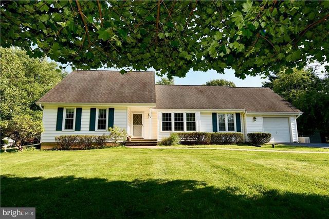 26 MORNINGSIDE DR, Pennington, NJ 08534