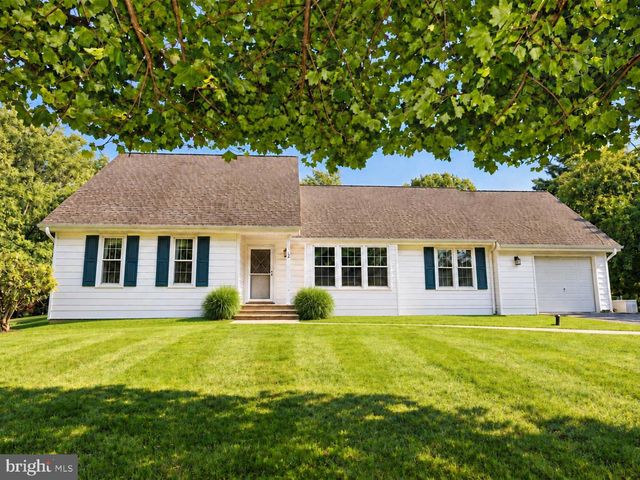 26 MORNINGSIDE DR, Pennington, NJ 08534