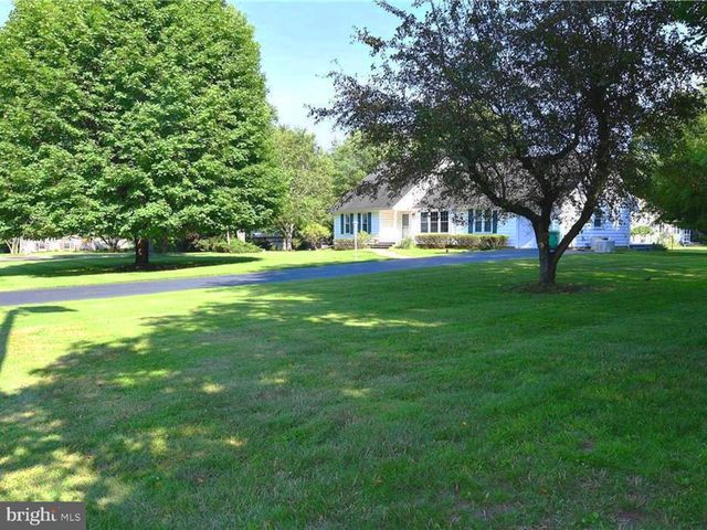 26 MORNINGSIDE DR, Pennington, NJ 08534
