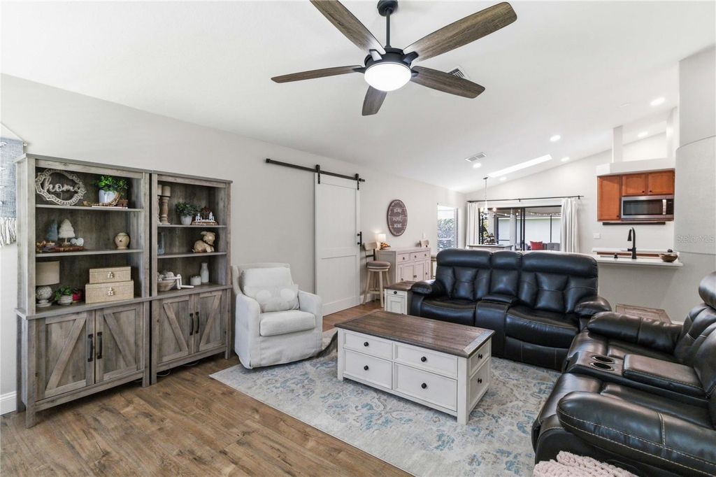 Image 14 of property listing at 122 LENA ANN DRIVE, St Cloud, FL 34771