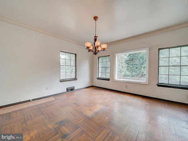 3819 SUITLAND RD SE, Washington, DC 20020