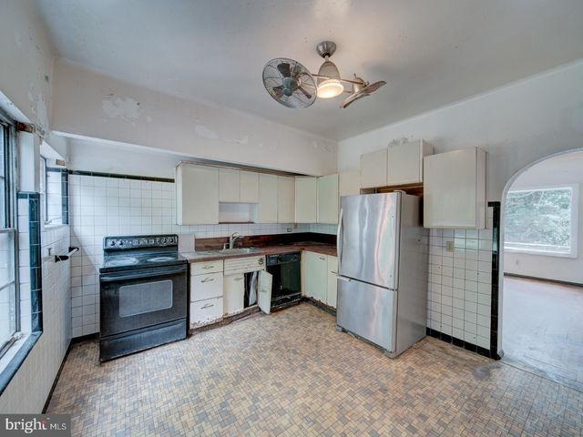 3819 SUITLAND RD SE, Washington, DC 20020