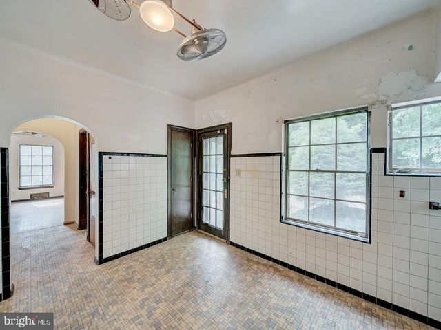 3819 SUITLAND RD SE, Washington, DC 20020