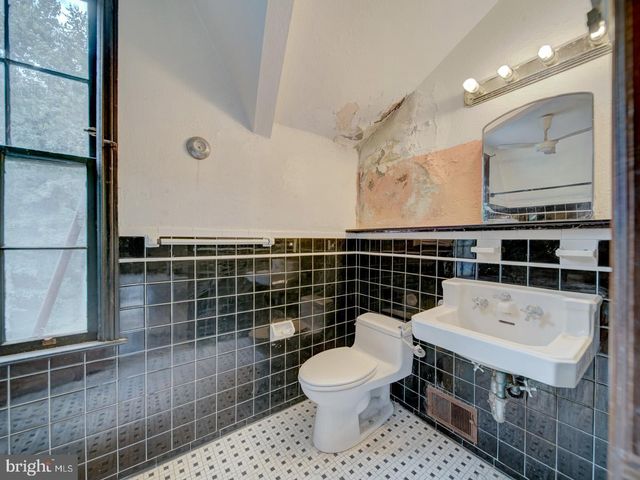 3819 SUITLAND RD SE, Washington, DC 20020