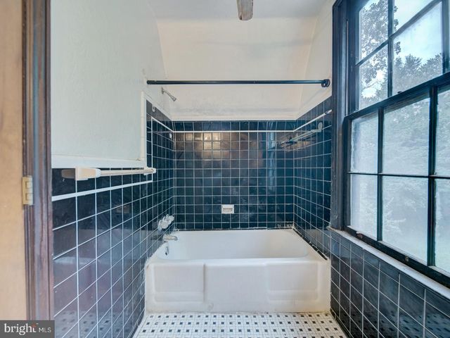 3819 SUITLAND RD SE, Washington, DC 20020