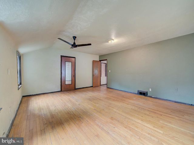 3819 SUITLAND RD SE, Washington, DC 20020