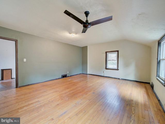 3819 SUITLAND RD SE, Washington, DC 20020