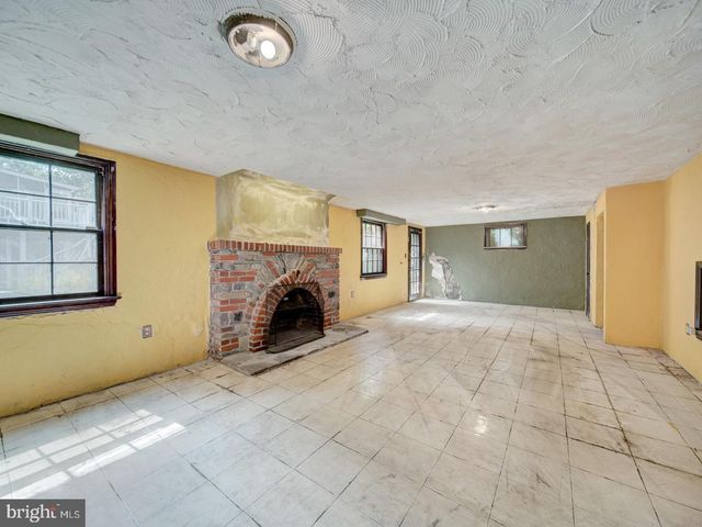 3819 SUITLAND RD SE, Washington, DC 20020