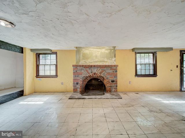 3819 SUITLAND RD SE, Washington, DC 20020