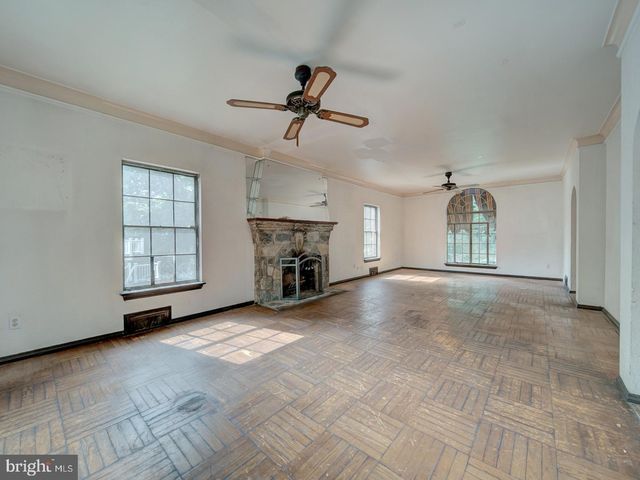 3819 SUITLAND RD SE, Washington, DC 20020