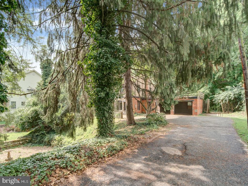 3819 SUITLAND RD SE, Washington, DC 20020