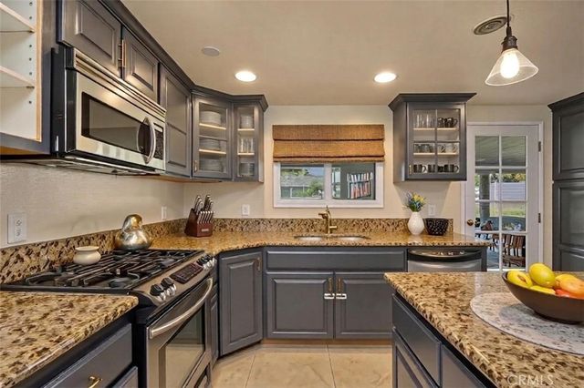 3546 Hillview Drive, Riverside, CA 92503