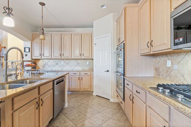 2228 Condor Street, Grand Prairie, TX 75052