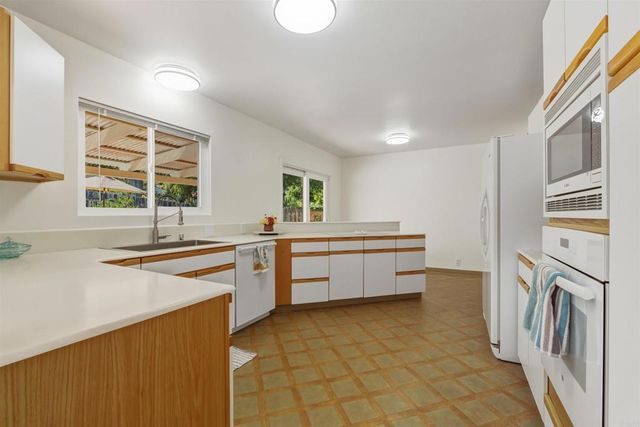 2041 Nutmeg Street N, Escondido, CA 92026