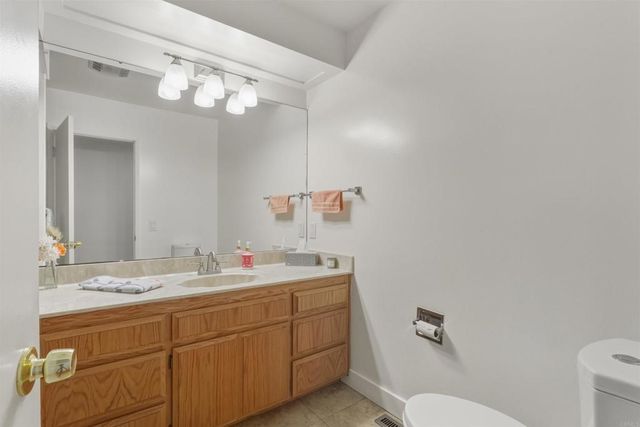 2041 Nutmeg Street N, Escondido, CA 92026