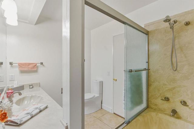 2041 Nutmeg Street N, Escondido, CA 92026