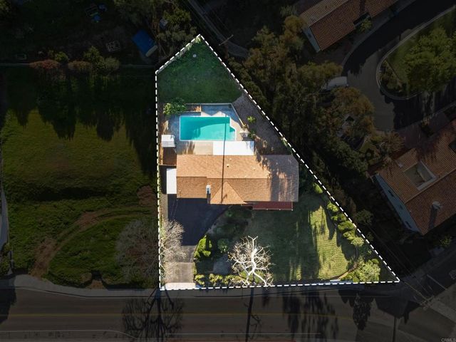 2041 Nutmeg Street N, Escondido, CA 92026