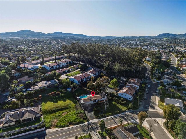 2041 Nutmeg Street N, Escondido, CA 92026