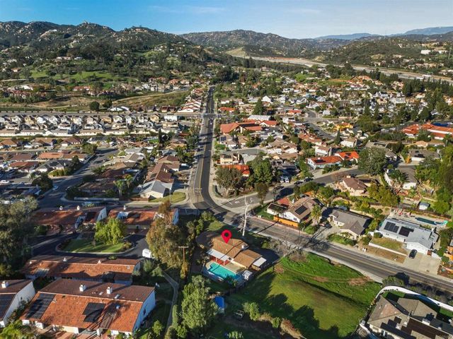 2041 Nutmeg Street N, Escondido, CA 92026