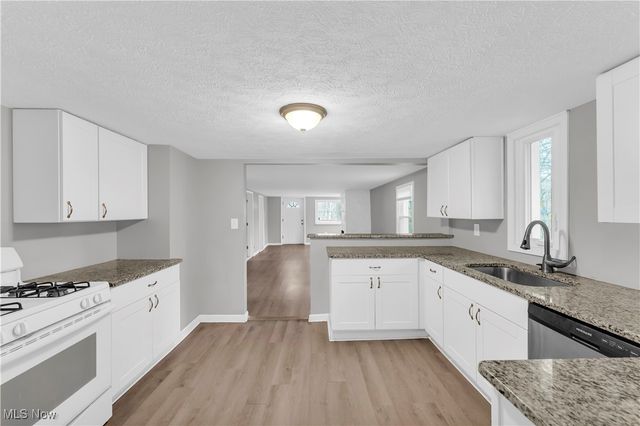 2564 Forest Drive, Hinckley, OH 44233