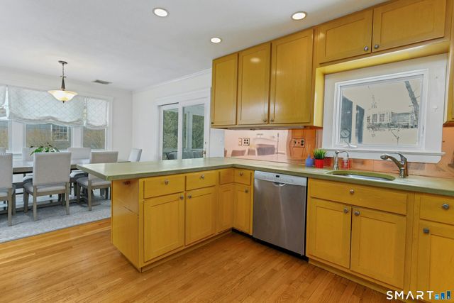 36 Village Drive, New Canaan, CT 06840