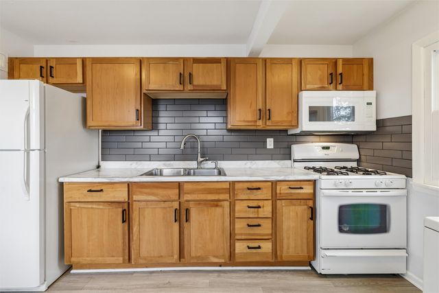 510 W 5th Avenue, Indianola, IA 50125