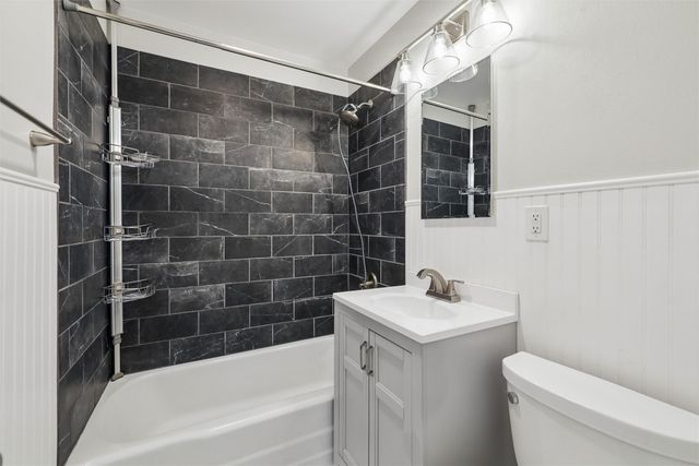 510 W 5th Avenue, Indianola, IA 50125