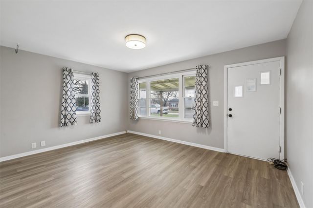 510 W 5th Avenue, Indianola, IA 50125