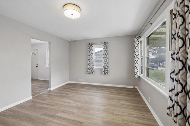 510 W 5th Avenue, Indianola, IA 50125