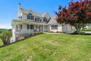 825 Pinnacle Drive, Dandridge, TN 37725