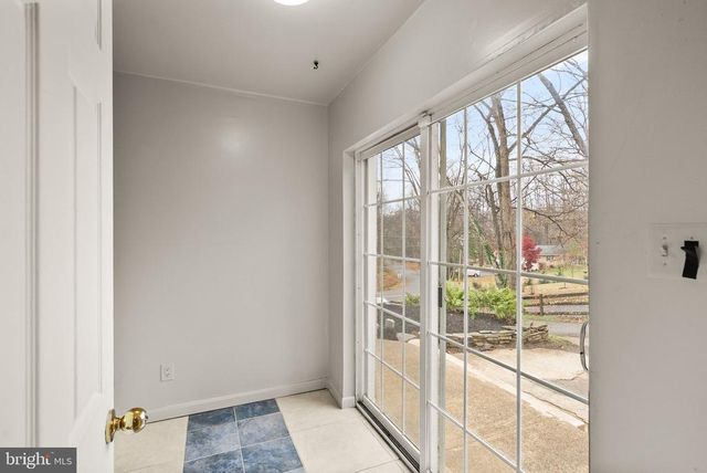 6738 KELLY RD, Warrenton, VA 20187