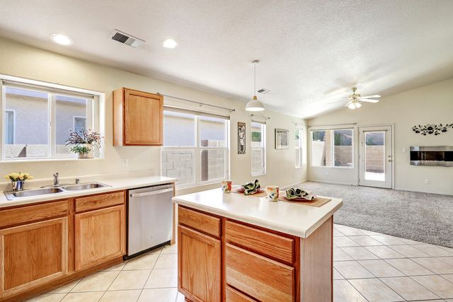 8608 Bluff Springs Drive NE, Albuquerque, NM 87113