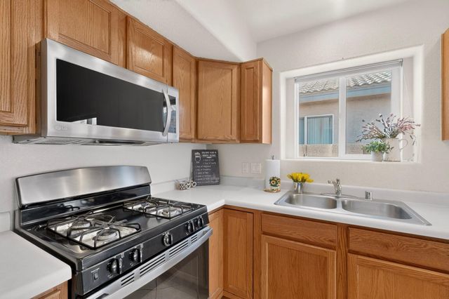 8608 Bluff Springs Drive NE, Albuquerque, NM 87113