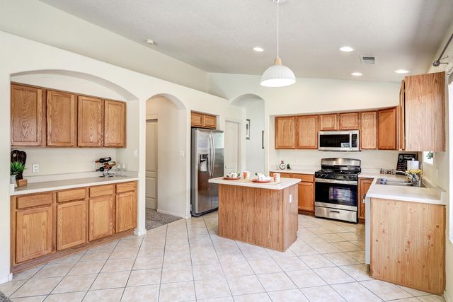 8608 Bluff Springs Drive NE, Albuquerque, NM 87113