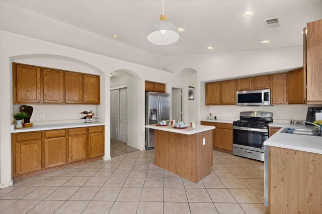 8608 Bluff Springs Drive NE, Albuquerque, NM 87113