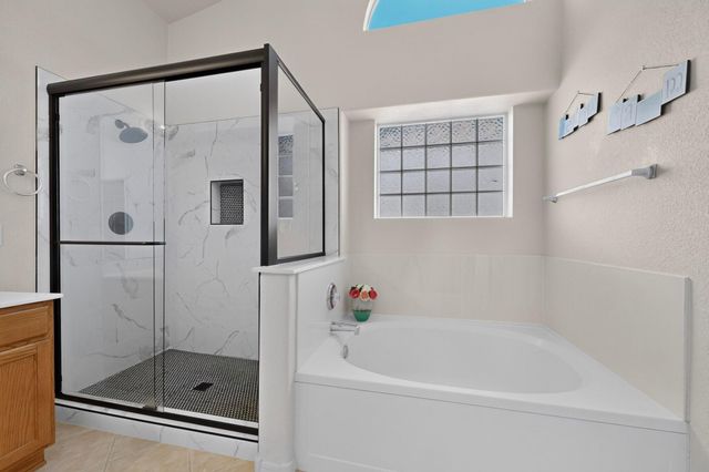 8608 Bluff Springs Drive NE, Albuquerque, NM 87113