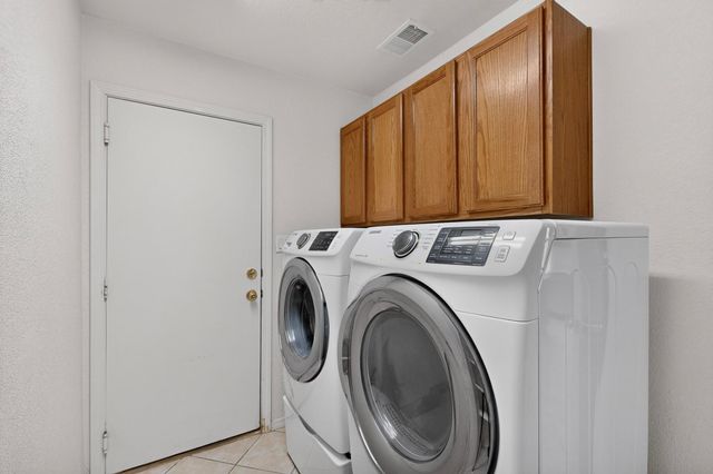 8608 Bluff Springs Drive NE, Albuquerque, NM 87113