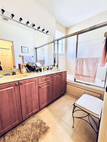 2499 SE 14th St, Homestead, FL 33035