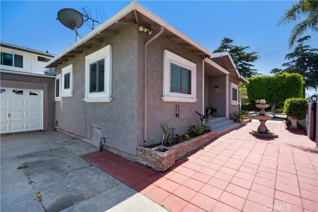 400 E Buckthorn Street, Inglewood, CA 90301