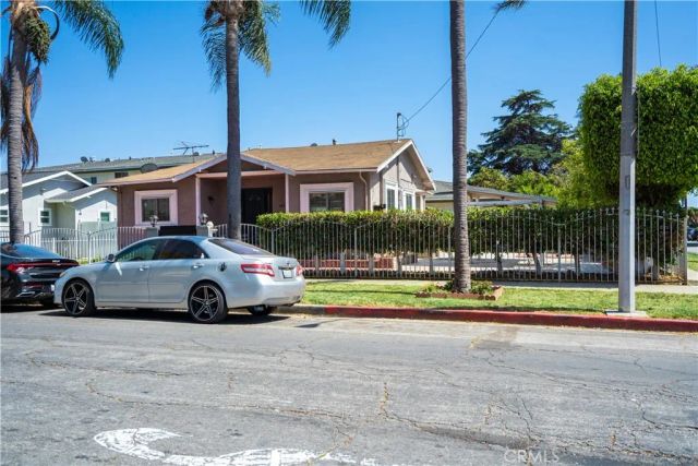 400 E Buckthorn Street, Inglewood, CA 90301