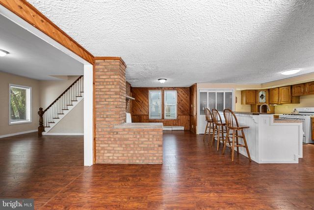 204 LACKAWANNA AVE, East Stroudsburg, PA 18301