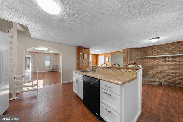 204 LACKAWANNA AVE, East Stroudsburg, PA 18301