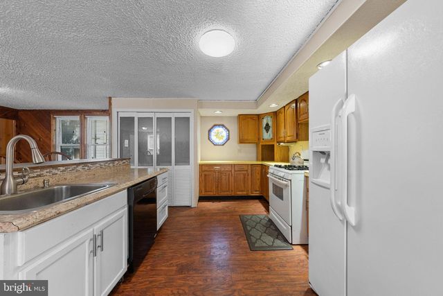 204 LACKAWANNA AVE, East Stroudsburg, PA 18301