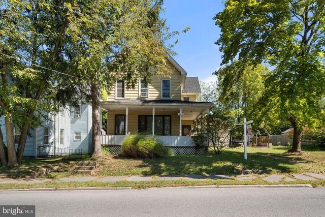 204 LACKAWANNA AVE, East Stroudsburg, PA 18301