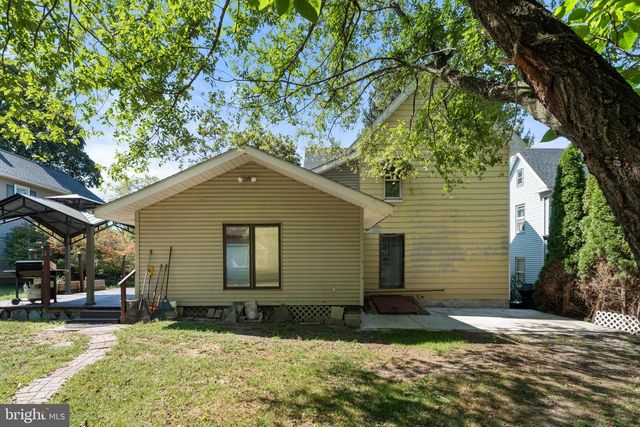 204 LACKAWANNA AVE, East Stroudsburg, PA 18301