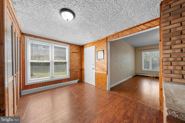 204 LACKAWANNA AVE, East Stroudsburg, PA 18301