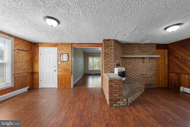 204 LACKAWANNA AVE, East Stroudsburg, PA 18301