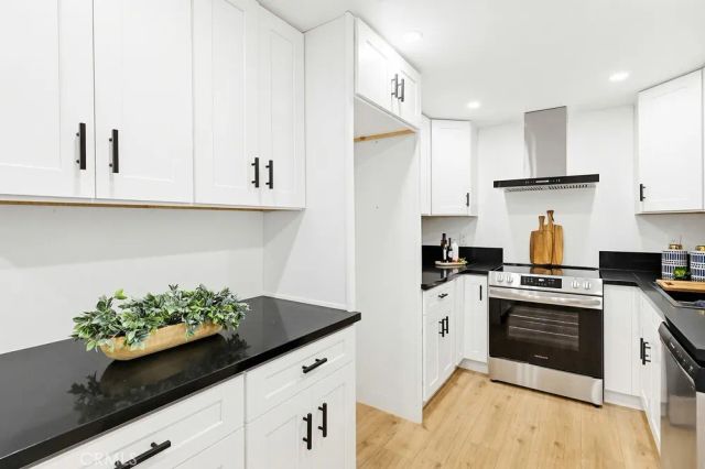 5472 San Onofre, San Diego, CA 92114